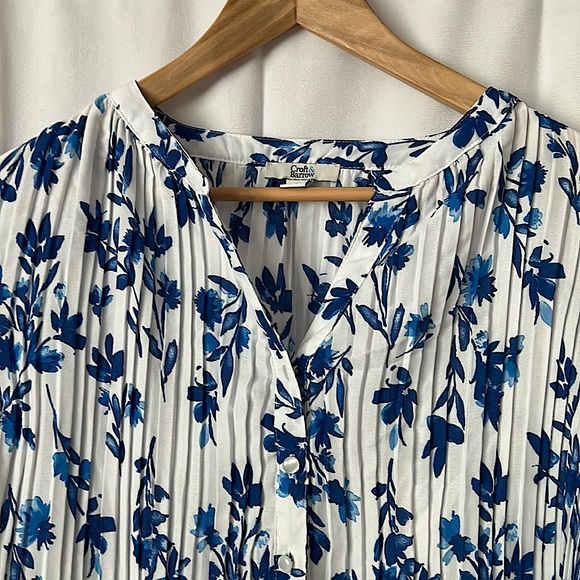 Croft & Barrow Dreamy Pleated Floral 3/4 Flutter Sleeve Shirt Top **Size PL** - Picture 3 of 5